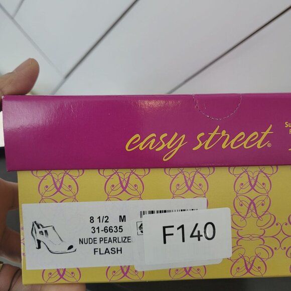 NEW Easy Street Womens Nude Pearlized Flash Women's 8.5M T-Strap Heels 5CT - Picture 9 of 9